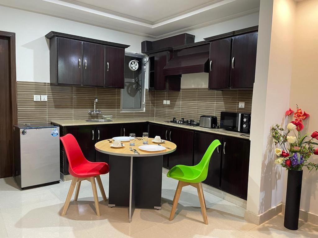 Marine Tower Apartment Rawalpindi Ngoại thất bức ảnh