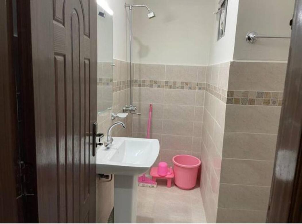 Marine Tower Apartment Rawalpindi Ngoại thất bức ảnh
